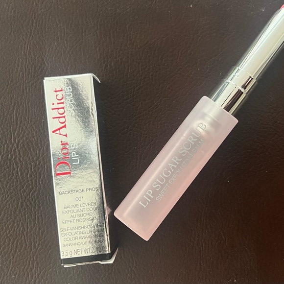 DIOR ADDICT LIP SUGAR SCRUB
Gentle Exfoliating Lip Balm-Custom Rosy
Color Effect - Picture 2 of 4